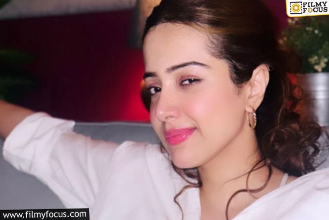 Heer Bags A Key Role In Side Heroes?