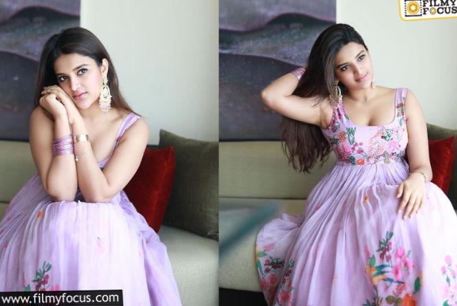 Nidhhi Agerwal: నచ్చినోడు దొరకడం లేదు.. సౌత్ అబ్బాయి అయితే బెటర్: హీరోయిన్ కామెంట్స్ వైరల్ Nidhhi Agerwal: నచ్చినోడు దొరకడం లేదు.. సౌత్ అబ్బాయి అయితే బెటర్: హీరోయిన్ కామెంట్స్ వైరల్