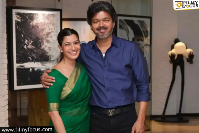 Varalaxmi Sarathkumar : సీఎం విజయ్ను కలిసిన వరలక్ష్మి.. ఎమోషనల్ పోస్ట్ వైరల్! Varalaxmi Sarathkumar : సీఎం విజయ్ను కలిసిన వరలక్ష్మి.. ఎమోషనల్ పోస్ట్ వైరల్!