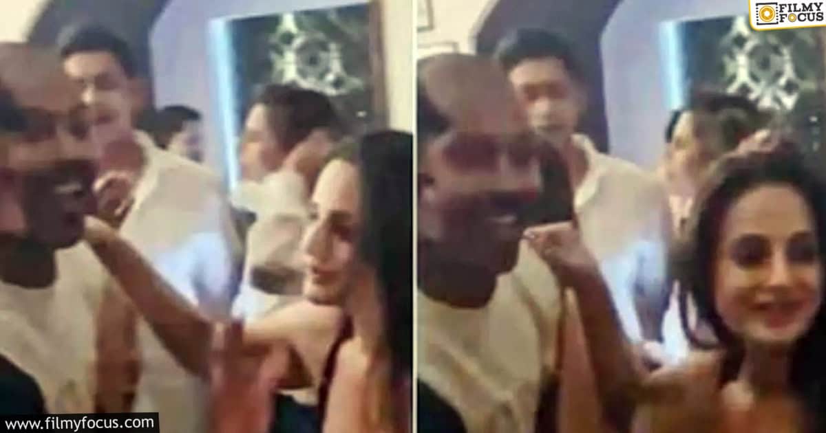 Ameesha Patel counter to netizen