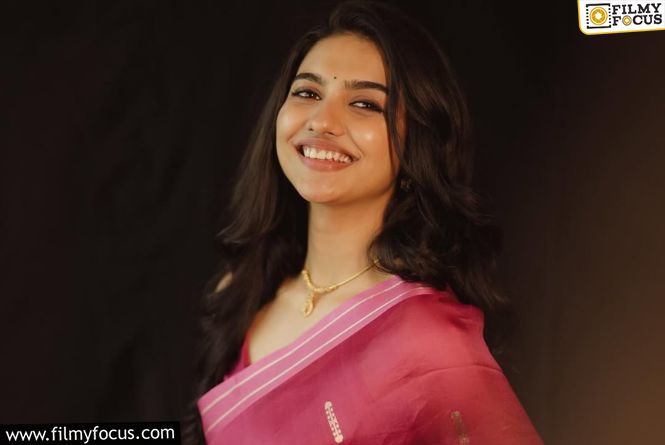 Mamitha Baiju: మూడు రూ.200 కోట్లు.. ఏ కుర్ర హీరోయిన్కి సాధ్యం కాని విధంగా.. Mamitha Baiju: మూడు రూ.200 కోట్లు.. ఏ కుర్ర హీరోయిన్కి సాధ్యం కాని విధంగా..