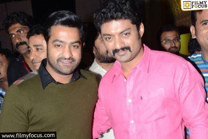 Nandamuri: అన్నదమ్ములు వద్దనుకున్న దర్శకులతో తండ్రీ కొడుకులు.. Nandamuri: అన్నదమ్ములు వద్దనుకున్న దర్శకులతో తండ్రీ కొడుకులు..