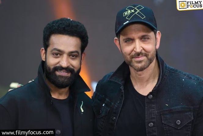 ఎన్టీఆర్‌ అంటున్నారు.. హృతిక్‌ అంటున్నారు.. బ్లాక్‌బస్టర్‌ డైరక్టర్‌ తర్వాతి సినిమా ఎవరితో?