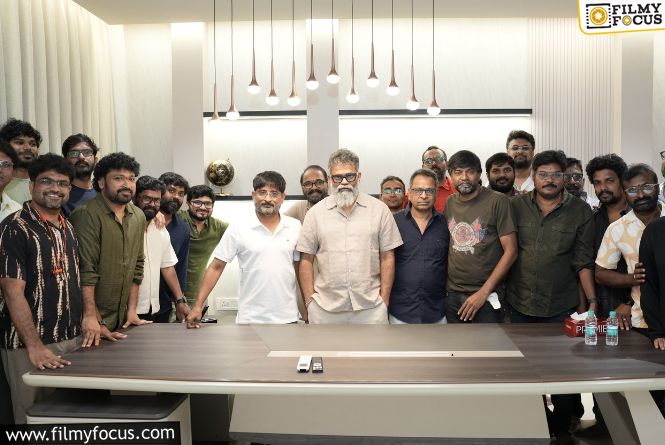 Rc17: లెక్కల మాస్టారూ హీరోయిన్ని కూడా ఓకే చేయించేశారా? ఓపెనింగ్కి తీసుకొస్తారా? Rc17: లెక్కల మాస్టారూ హీరోయిన్ని కూడా ఓకే చేయించేశారా? ఓపెనింగ్కి తీసుకొస్తారా?