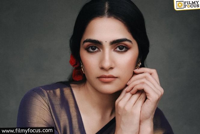 Rukmini Vasanth: ఆ బయోపిక్ మిస్ అయింది.. మరో సింగర్ కథతో రుక్మిణీ వసంత్ Rukmini Vasanth: ఆ బయోపిక్ మిస్ అయింది.. మరో సింగర్ కథతో రుక్మిణీ వసంత్