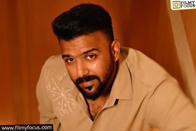 Tharun Bhascker: కోలీవుడ్‌లో ఎంట్రీ ఇస్తున్న తరుణ్‌ భాస్కర్‌.. ఆ డైరక్టర్‌ని రీప్లేస్‌ చేస్తూ..